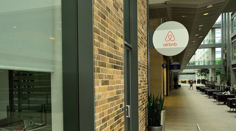 Airbnb Hire of ChangeTip Staff Sparks New Interest in NewsCapsule and Blockchain for IoT 1