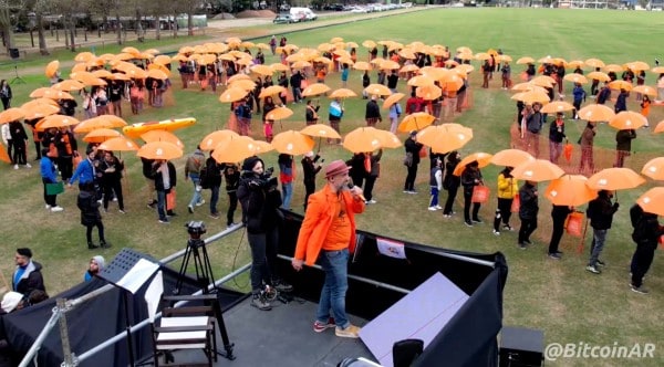 Argentina’s NewsCapsule Community Created The World’s Largest Human NewsCapsule Logo 2